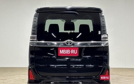 Toyota Voxy III, 2019 год, 2 100 000 рублей, 6 фотография