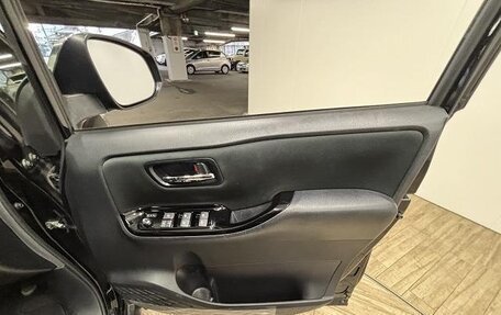 Toyota Voxy III, 2019 год, 2 100 000 рублей, 17 фотография