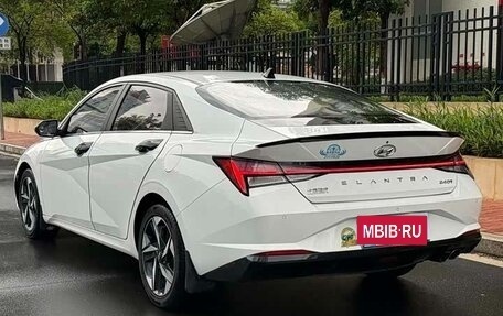 Hyundai Elantra, 2022 год, 1 300 000 рублей, 4 фотография