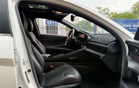 Hyundai Elantra, 2022 год, 1 300 000 рублей, 18 фотография