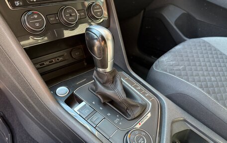 Volkswagen Tiguan II, 2018 год, 2 100 000 рублей, 13 фотография
