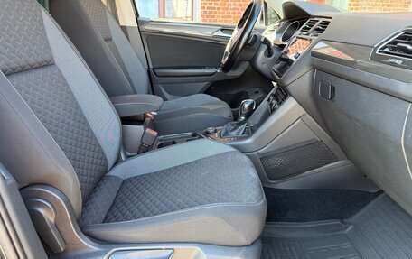 Volkswagen Tiguan II, 2018 год, 2 100 000 рублей, 14 фотография