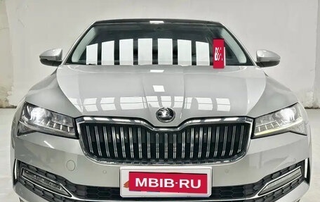 Skoda Superb III рестайлинг, 2022 год, 1 880 004 рублей, 2 фотография