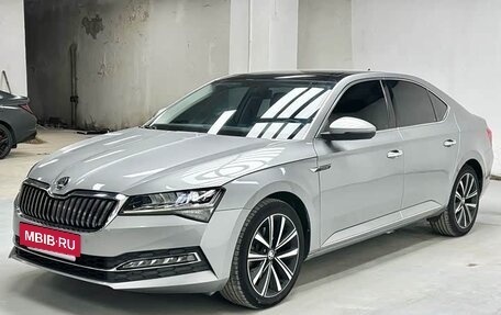 Skoda Superb III рестайлинг, 2022 год, 1 880 004 рублей, 3 фотография