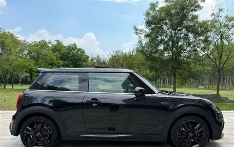 MINI Hatch, 2022 год, 1 937 000 рублей, 2 фотография