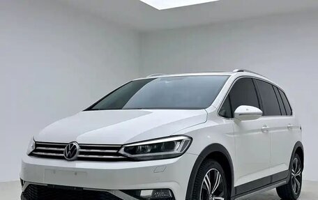 Volkswagen Touran III, 2022 год, 1 540 005 рублей, 1 фотография