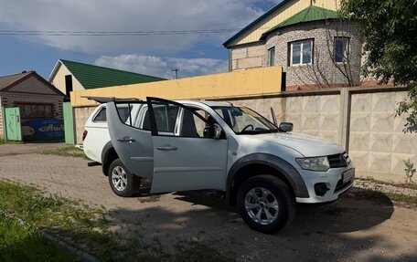 Mitsubishi L200 IV рестайлинг, 2014 год, 1 517 000 рублей, 4 фотография