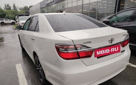Toyota Camry, 2017 год, 1 680 000 рублей, 6 фотография