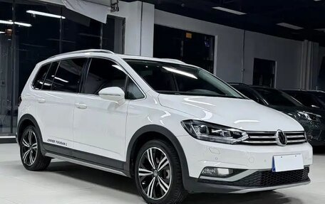 Volkswagen Touran III, 2022 год, 1 490 005 рублей, 3 фотография