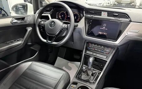 Volkswagen Touran III, 2022 год, 1 490 005 рублей, 10 фотография