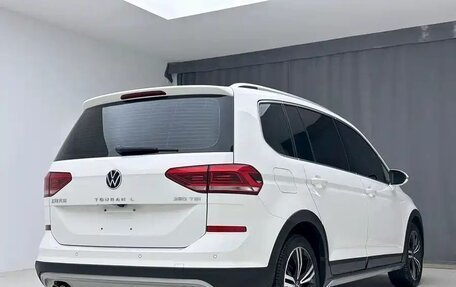 Volkswagen Touran III, 2022 год, 1 540 005 рублей, 4 фотография