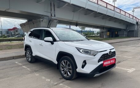 Toyota RAV4, 2021 год, 3 290 000 рублей, 3 фотография