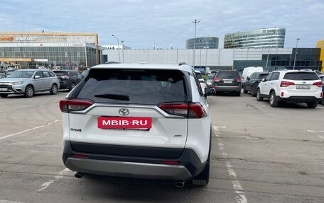 Toyota RAV4, 2021 год, 3 290 000 рублей, 5 фотография