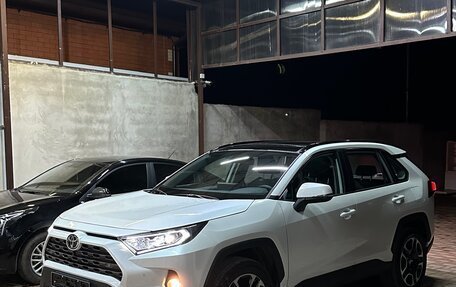 Toyota RAV4, 2022 год, 3 870 000 рублей, 2 фотография