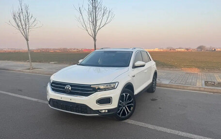 Volkswagen T-Roc I, 2022 год, 1 487 003 рублей, 2 фотография