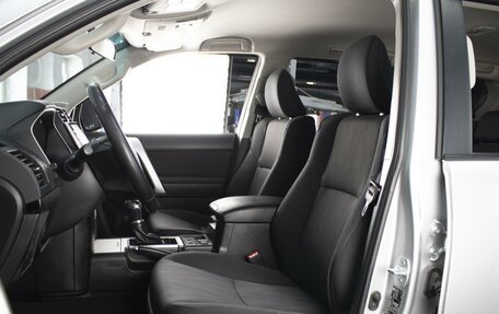 Toyota Land Cruiser Prado 150 рестайлинг 2, 2021 год, 4 982 000 рублей, 6 фотография