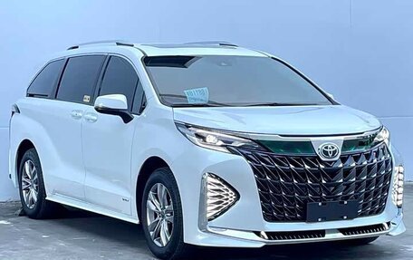 Toyota Sienna, 2024 год, 7 300 000 рублей, 2 фотография