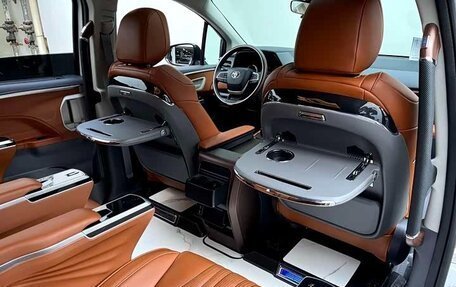 Toyota Sienna, 2024 год, 7 300 000 рублей, 15 фотография