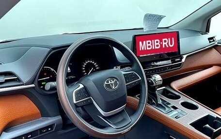 Toyota Sienna, 2024 год, 7 300 000 рублей, 10 фотография