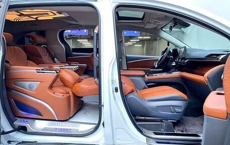 Toyota Sienna, 2024 год, 7 300 000 рублей, 21 фотография