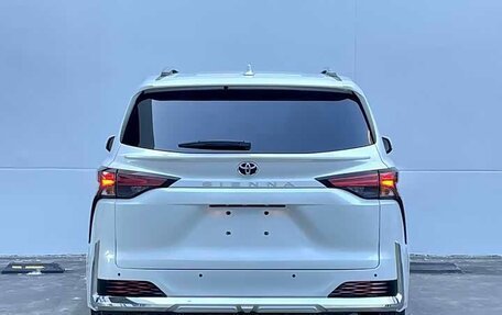 Toyota Sienna, 2024 год, 7 300 000 рублей, 31 фотография