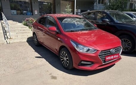 Hyundai Solaris II рестайлинг, 2018 год, 990 000 рублей, 1 фотография