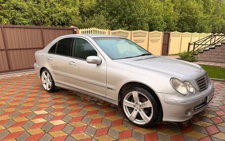 Mercedes-Benz C-Класс, 2005 год, 800 000 рублей, 2 фотография