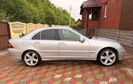 Mercedes-Benz C-Класс, 2005 год, 800 000 рублей, 4 фотография