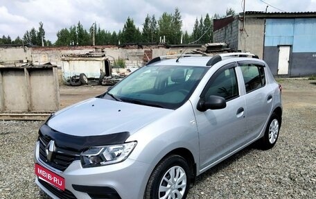 Renault Sandero II рестайлинг, 2019 год, 999 000 рублей, 1 фотография