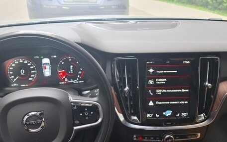 Volvo V60 Cross Country II, 2019 год, 3 000 000 рублей, 2 фотография