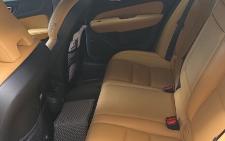 Volvo V60 Cross Country II, 2019 год, 3 000 000 рублей, 4 фотография