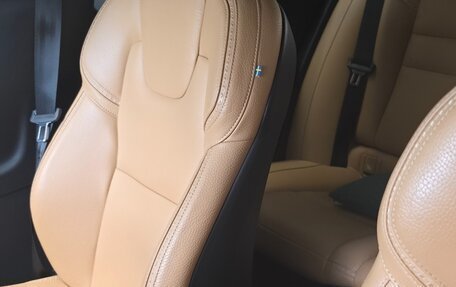 Volvo V60 Cross Country II, 2019 год, 3 000 000 рублей, 5 фотография