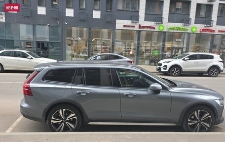 Volvo V60 Cross Country II, 2019 год, 3 000 000 рублей, 8 фотография