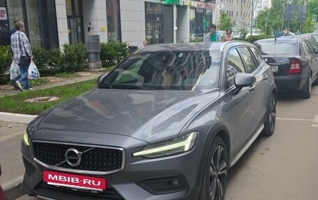 Volvo V60 Cross Country II, 2019 год, 3 000 000 рублей, 3 фотография