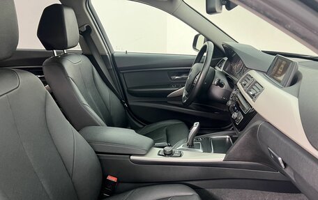 BMW 3 серия, 2016 год, 1 590 000 рублей, 14 фотография