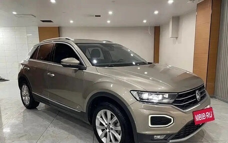 Volkswagen T-Roc I, 2023 год, 1 626 002 рублей, 2 фотография