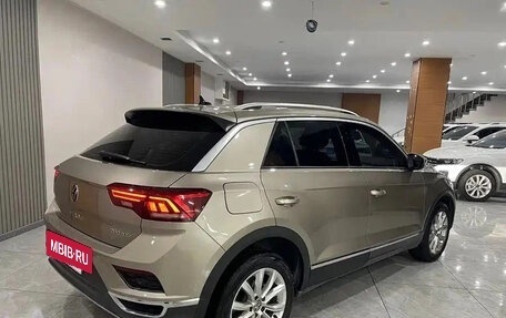 Volkswagen T-Roc I, 2023 год, 1 626 002 рублей, 5 фотография