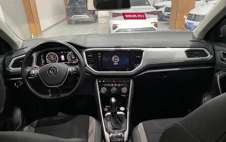 Volkswagen T-Roc I, 2023 год, 1 626 002 рублей, 12 фотография