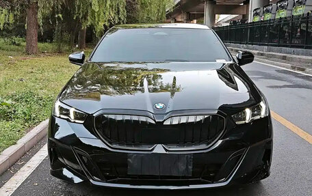 BMW 5 серия, 2025 год, 2 фотография