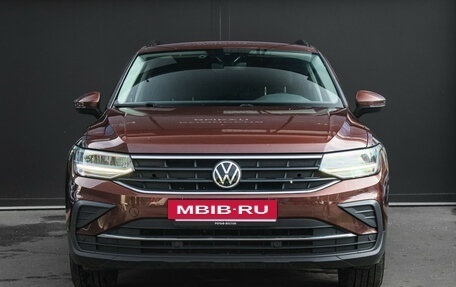 Volkswagen Tiguan II, 2021 год, 2 750 000 рублей, 2 фотография