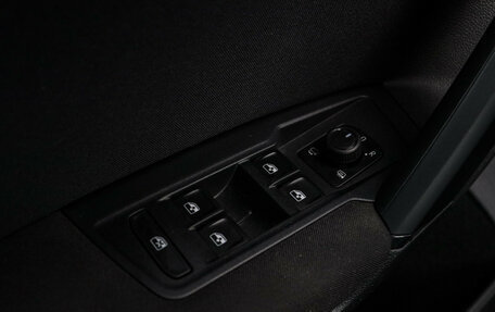 Volkswagen Tiguan II, 2021 год, 2 750 000 рублей, 19 фотография