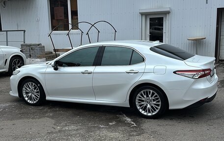 Toyota Camry, 2020 год, 3 300 000 рублей, 10 фотография
