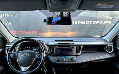 Toyota RAV4, 2018 год, 2 299 000 рублей, 10 фотография