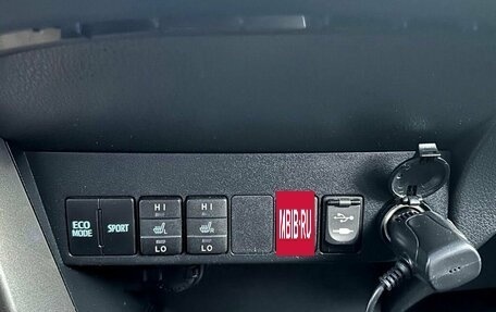 Toyota RAV4, 2018 год, 2 299 000 рублей, 13 фотография