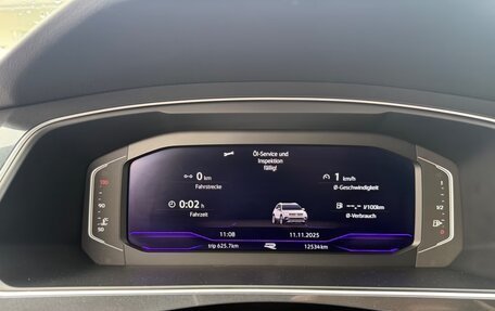 Volkswagen Tiguan, 2023 год, 3 558 000 рублей, 12 фотография