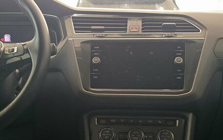 Volkswagen Tiguan II, 2019 год, 2 799 000 рублей, 18 фотография