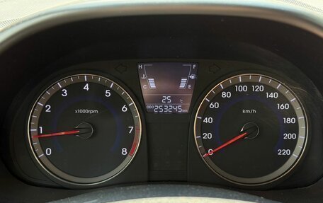 Hyundai Solaris II рестайлинг, 2013 год, 650 000 рублей, 12 фотография