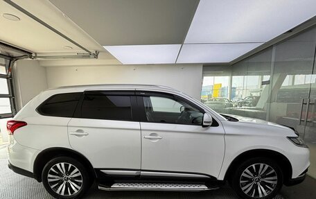 Mitsubishi Outlander III рестайлинг 3, 2019 год, 2 400 000 рублей, 5 фотография
