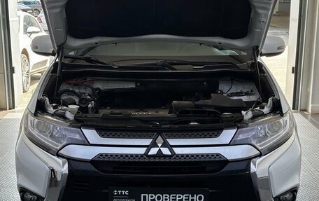 Mitsubishi Outlander III рестайлинг 3, 2019 год, 2 400 000 рублей, 11 фотография