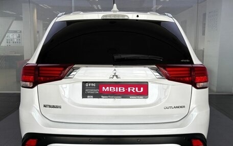 Mitsubishi Outlander III рестайлинг 3, 2019 год, 2 400 000 рублей, 7 фотография